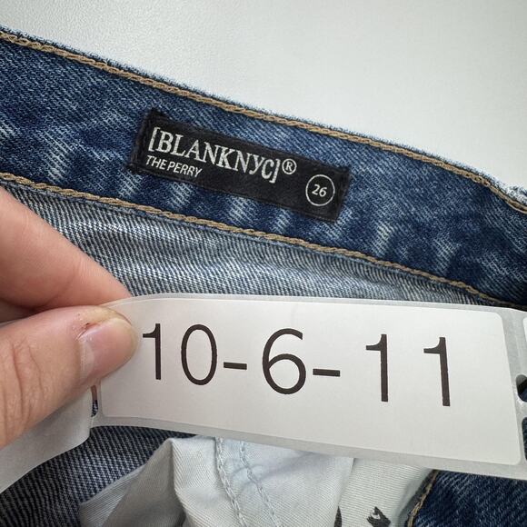 BLANKNYC Shorts Womens 26 Blue High Rise The Perry Mom Short Distressed Denim - Picture 4 of 9